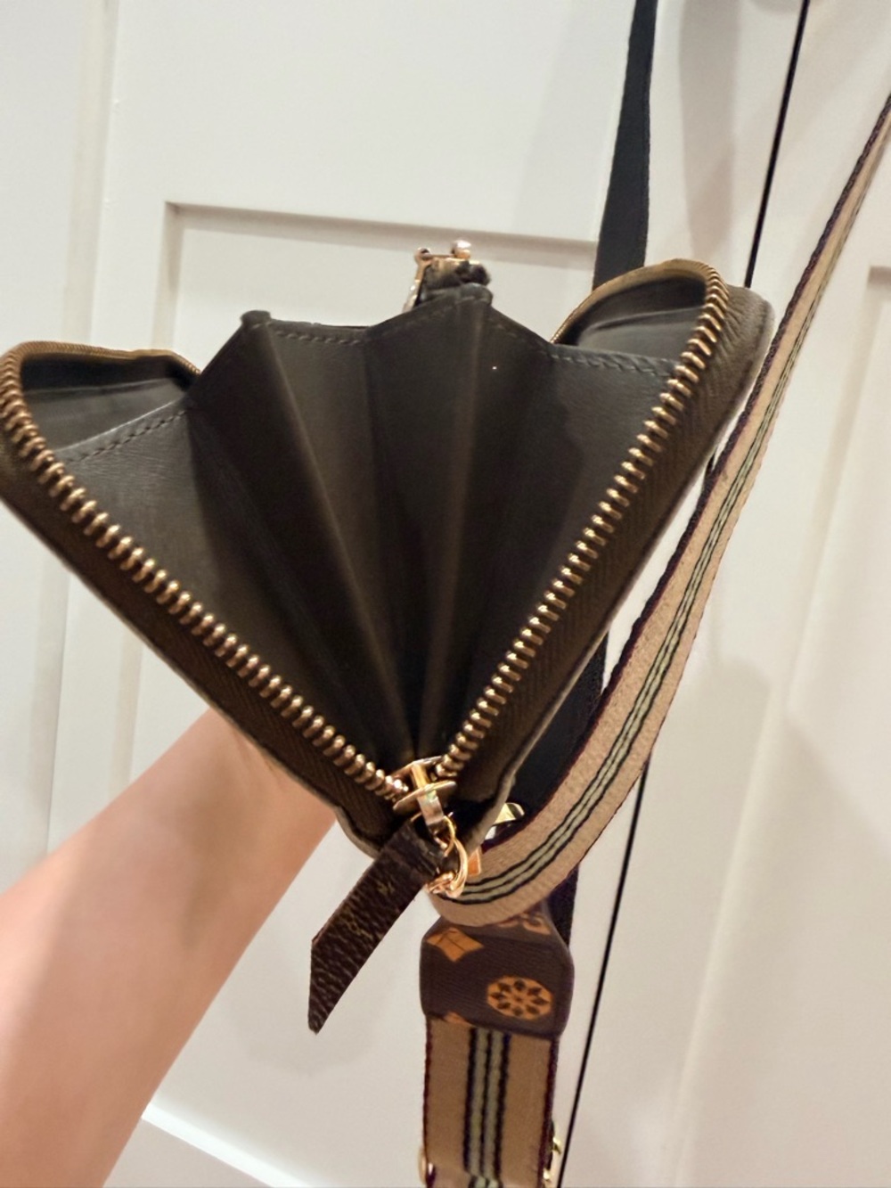 LV Monogram Vernis Zippy Wallet - Bronze, Bag Strap & Charm, Rose de Vents EDP - Picture 10 of 16